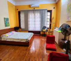 selling tam khuong house with 4 floors, car parked at the door to dong da business house