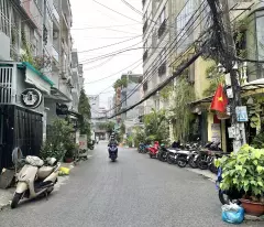 selling thanh thai truck alley house next to district 10 people's committee, 40m2 only 7.99 billion, standard legal