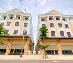 selling the shophouse frontage on dai co viet street, vincom quang tri