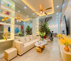 selling townhouse 8/3, hai ba trung, 30m, 4 floors. price: 6.28 billion. contact: 0937158386