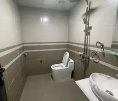 selling townhouse in ke tanh, giang bien, 49m x 4 floors, 5.5m area, car, 5 billion