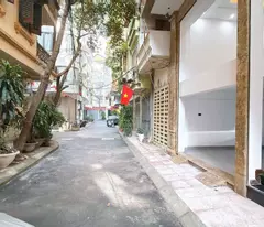 selling townhouse in lac trung, hai ba trung, 75m2, 8 floors, 5.5m square meter. price: 29.8 billion. contact: 0937158386