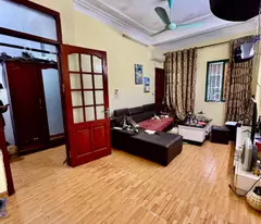 selling townhouse in le thanh nghi, hai ba trung, 40m, 5 floors, land area 4.8m. price: 16.5 billion. contact: 0937158386
