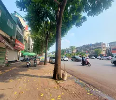selling tran khat chan townhouse, hai ba trung town, clear alley, near the street, convenient transportation.