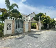 selling villa with 1 ground floor, 1 floor and 1 tum. adjacent to phuc hieu residential area. hiep hoa. bien hoa city-0909808615