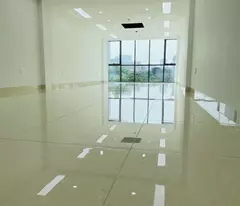 selling vip building on dich vong hau street, area 550m2.....price: 350 billion