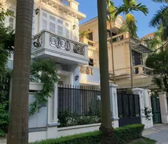 semi-detached villa for sale of 180m2 near singapore school, quiet area in ciputra. price 64 billion.