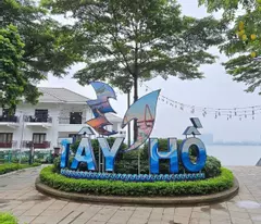 small villa for sale ___ west lake__ 5m windy lake face__ corner lot.
