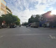 storey house for sale in dong du, gia lam. 111m2 short alley with 29 seats. more than 10 billion. contact 0989894845