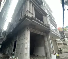 storey house for sale on lach tray alley. car into the house