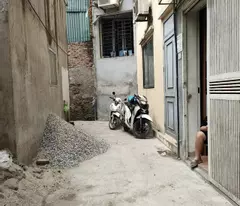 the owner needs money to ly sell her new house on tuong mai street, 6 floors x 28m2, priced at 5 billion