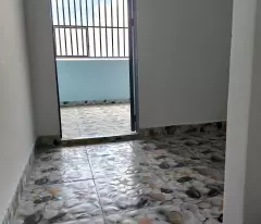 the owner needs to ly sell his house in an alley near a school and a market