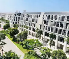 the owner needs to ly sell the adjacent house with british design lk26 villa view - in front of the house is a shopping mall. potential