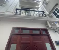 the owner needs to sell a 4-storey house with 1 tum in binh minh, gia lam. car parked at the door, slightly 4 billion.