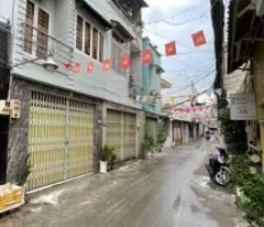 the owner needs to sell a new house 4x10, car parking, 2 floors, district 7, tran xuan, price only 4.6 billion.