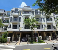 the owner sells the classia townhouse, vo chi cong street. high-end residential area.
