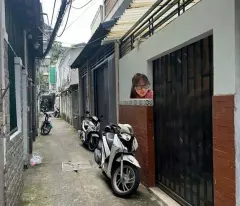 three clothes front of street 79 - tan hung, district 7