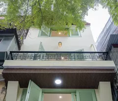 thuy linh house for sale, area 35m, 5 floors, 3.5m frontage, price nearly 7 billion, with car elevator to enter the house,