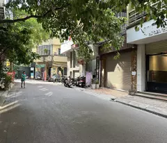 townhouse for sale in nguyen chi thanh, dong da, 37m, 5 floors, 4m. price: 16.3 billion