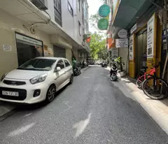townhouse for sale in nguyen hong, dong da, 48m, 4 floors. price: 23.9 billion. contact: 0937158386