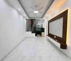 townhouse for sale in tay mo nam tu liem. 32m2 built with 5 floors. view of vinhomes smart city's air-conditioned lake