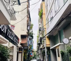 townhouse for sale in thai ha, dong da, 68m2, 5 floors, land area 6.4m. price: 29.8 billion. contact: 0937158386