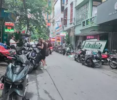 townhouse for sale in thai ha, dong da, 68m2, 7 floors, 4.4m square meter. price: 37.5 billion. contact: 0937158386