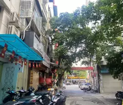 townhouse for sale in tran dai nghia, hai ba trung, 42m, 5 floors. price: 15 billion. contact: 0937158386