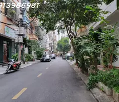 trung kinh house for sale, sidewalk, avoid cars around, corner lot, 3 open sides, 3 parking spaces, price only 2x