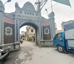 van canh kim hoang's house b, bus pick up and drop off at the gate, car parking at the door, 39m2 investment price