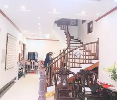 van quan house for sale, car parked at the door, alleys everywhere, 43m2, 6.4 billion
