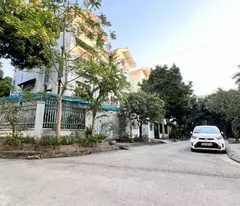 viet hung corner plot villa, wide sidewalk, avoiding cars, view of green park