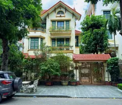 villa for sale in trung yen street - trung hoa - 140m2- mt:11m - 63 billion