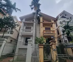 villa villa on linh dam peninsula - large neighbors - lake view, rear 1 road to the lake